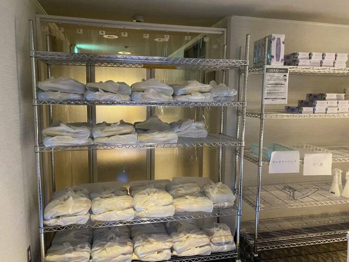 棚にお弁当など