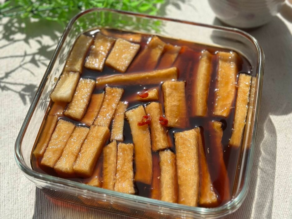 大根だけでつくれる「やみつき漬け」のつくり方。ニンニクのパンチで、ご飯が止まらない…！