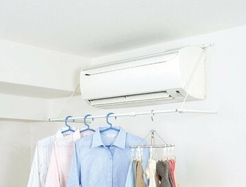 狭い部屋でも「干し場」を増やせる。タオルやパーカーもすぐ乾いてにおわせないアイテム4選