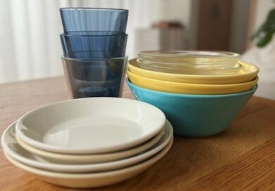 50代、夫婦2人暮らしで「手放した食器」。カトラリーは半分に減らしても子ども用茶碗は残す