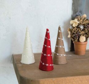 マスキングテープで壁にツリーが出現！お金をかけないクリスマス