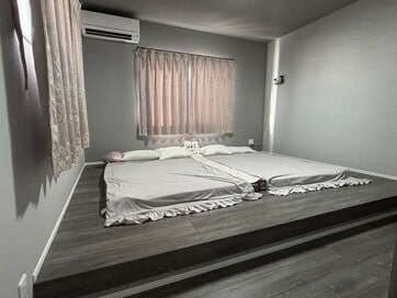 寝室に「小上がり」を採用。高さ200㎜、ベッドを置かずに広々＆子どもが落下する心配なし