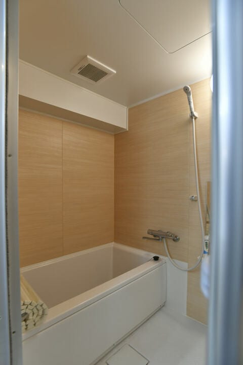 リノベ済のバスルームは既存利用