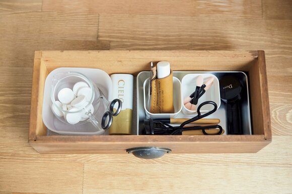 引き出しをメイクボックス代わりに