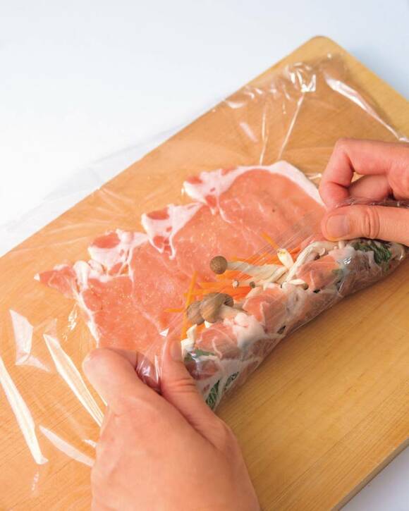 ラップで肉巻き