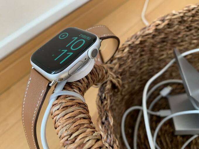 AppleWatchの充電器にAppleWatch