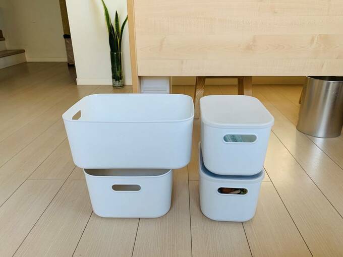 積み重ねられている白いボックス