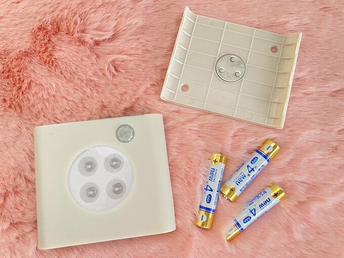 センサーライトと電池