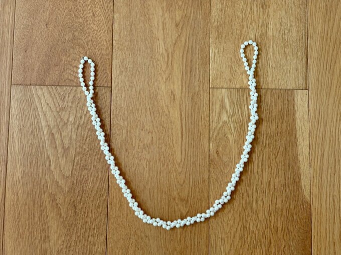 ねじったパールのネックレス