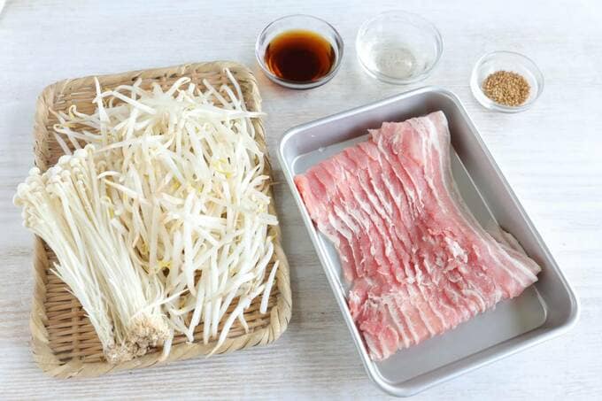 モヤシやお肉など