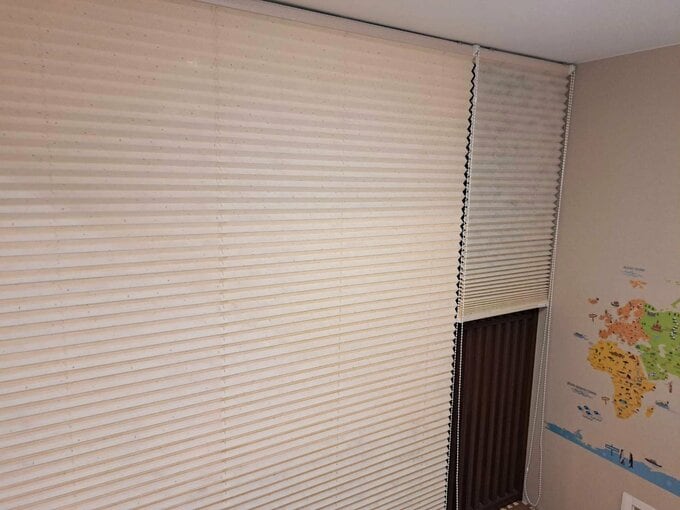 プリーツスクリーン