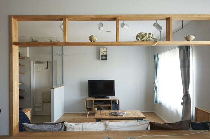 ワークスペースからリビングを一望