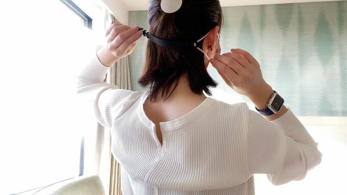 ベルトをうしろへ