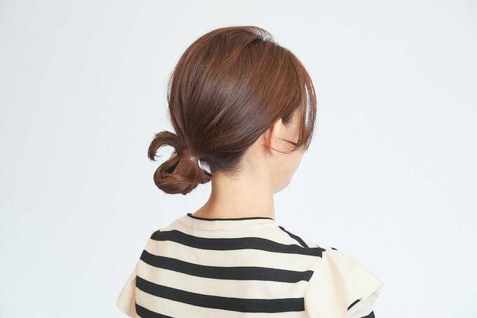 髪の毛がお団子状態になった女性