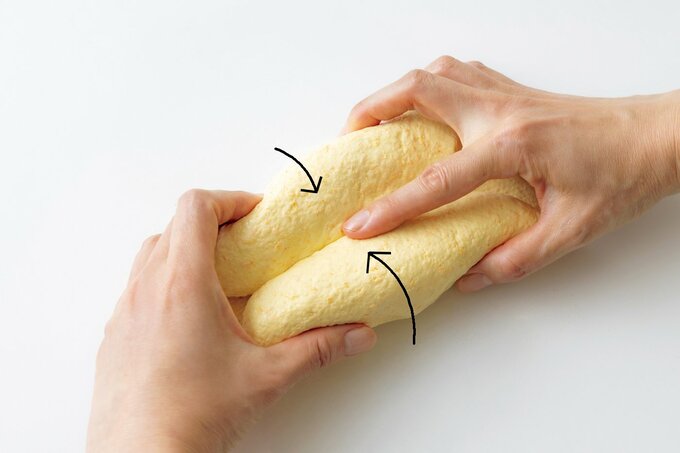 ニンジンパンのタネを折って成形