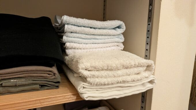 お風呂で使うフェイスタオルは、濡れてもしぼりやすい薄手のものを