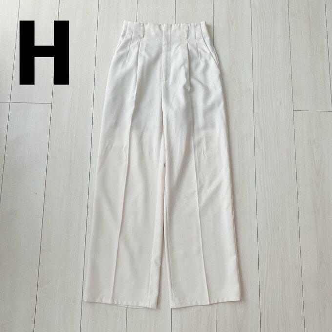 H:ハイウエストカラーストレートスラックス(1690円)
