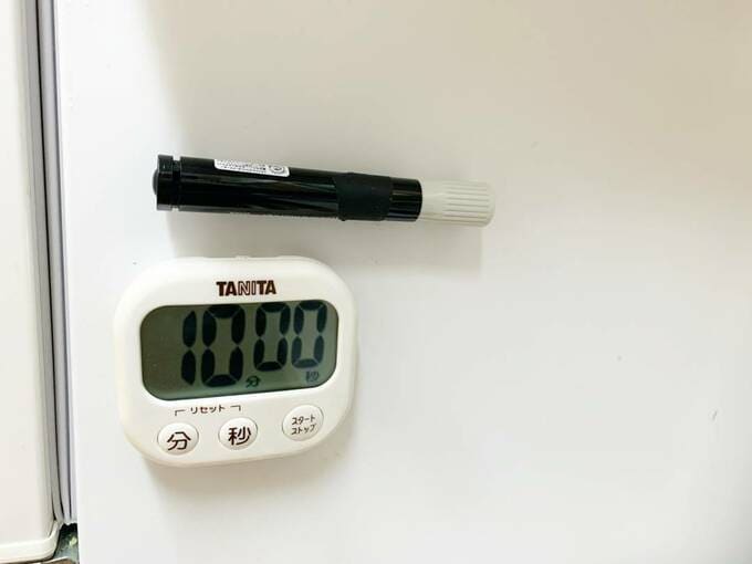 タイマーの上にマーカーをはった様子