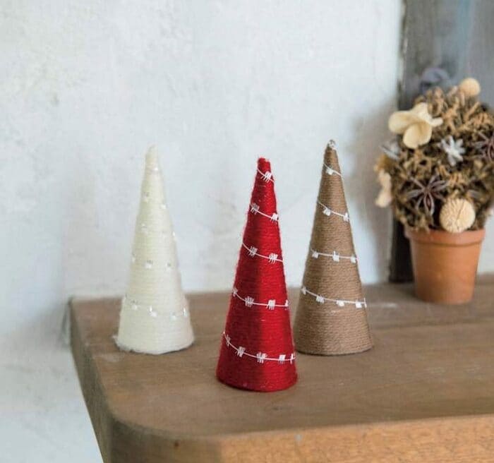 マスキングテープで壁にツリーが出現！お金をかけないクリスマス