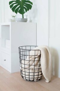 バスケットはワイヤにして抜け感を