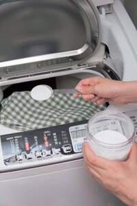 いつもの洗濯に粉をプラスして消臭
