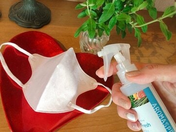 湿気の多い時期は、マスクにアロマスプレーで気分転換。クールタイプも