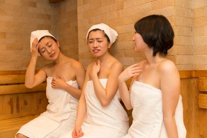 「サウナ」と「カラオケ」どっちが体温まる？外出先でできる寒さ対策