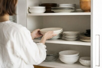 食器棚に眠っているお皿が多すぎる…5人家族「適正量の見つけ方」。食器は一軍だけ、洗い替えは手放した