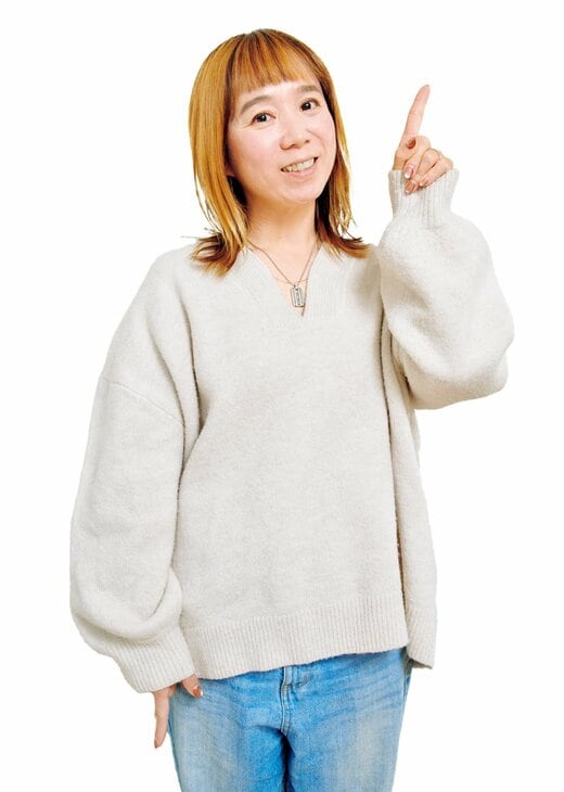 人差し指をたてるくぅちゃんさん