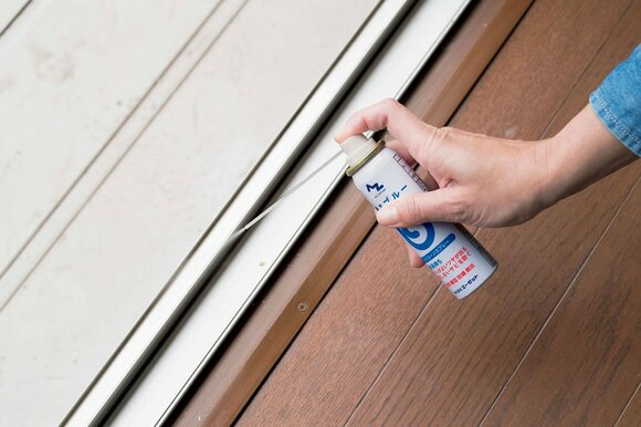 シリコンスプレーをする