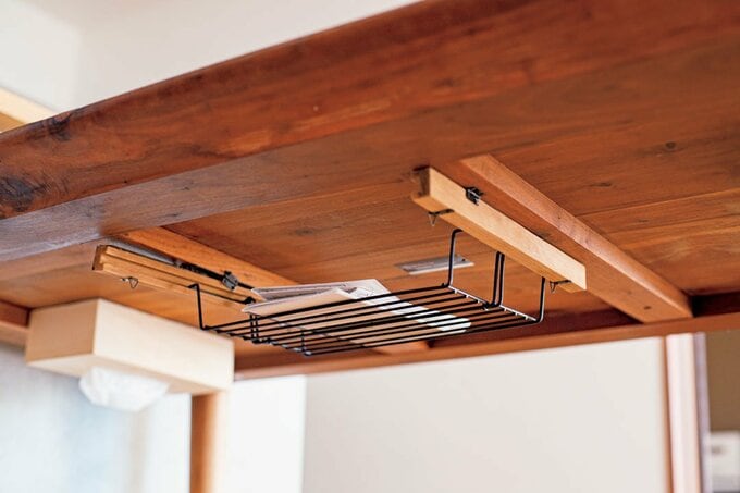 テーブル下に持つ置き