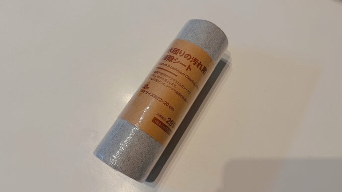 無印良品の「水回りの汚れ用 掃除シート」(299 円)30枚/カットサイズ約22×20cm