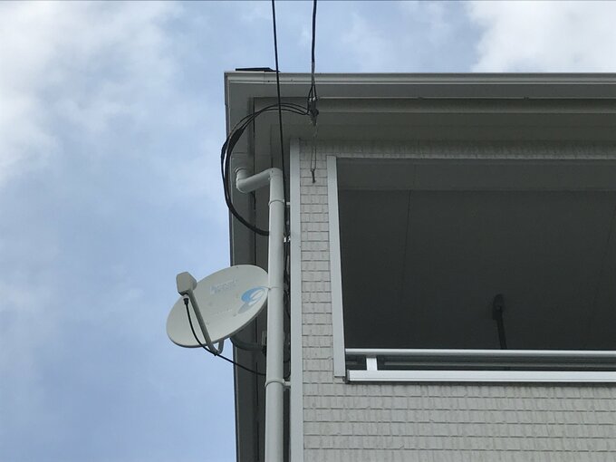 住宅に設置したテレビアンテナ