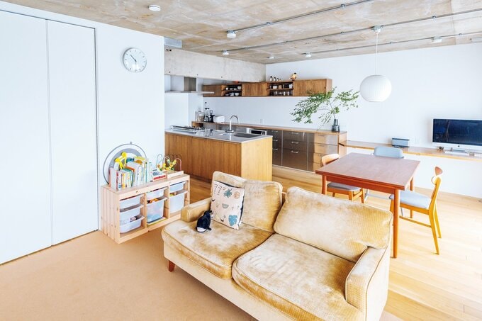 南向きの窓に面した明るいLDK