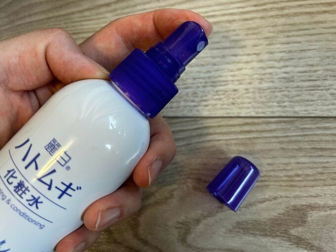 スプレータイプで簡単保湿