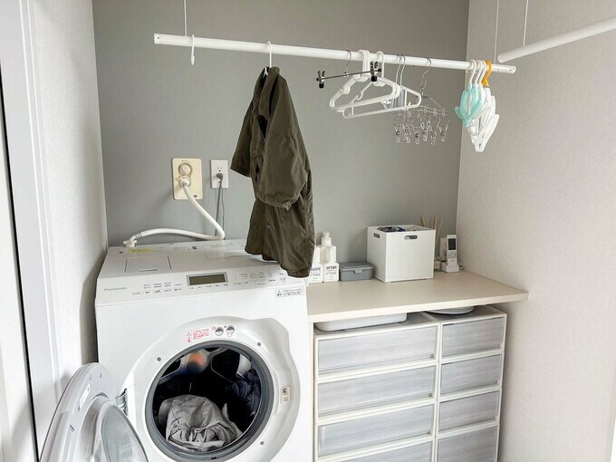 洗濯機の真上の室内干しポール