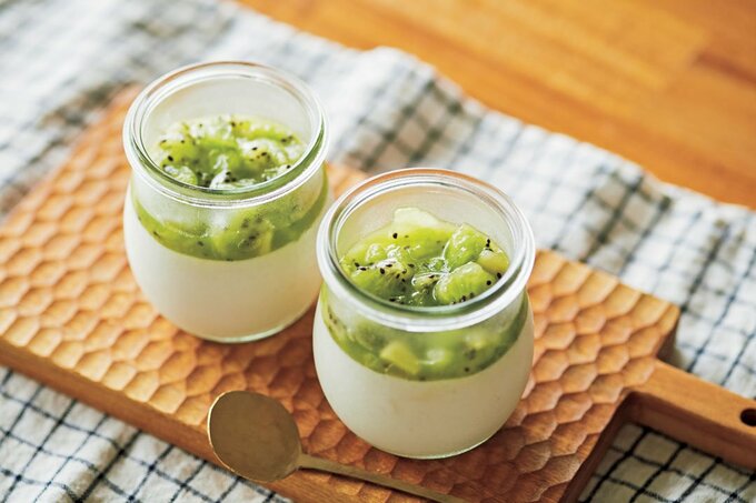 ヨーグルトムース&キウイのソースがけ