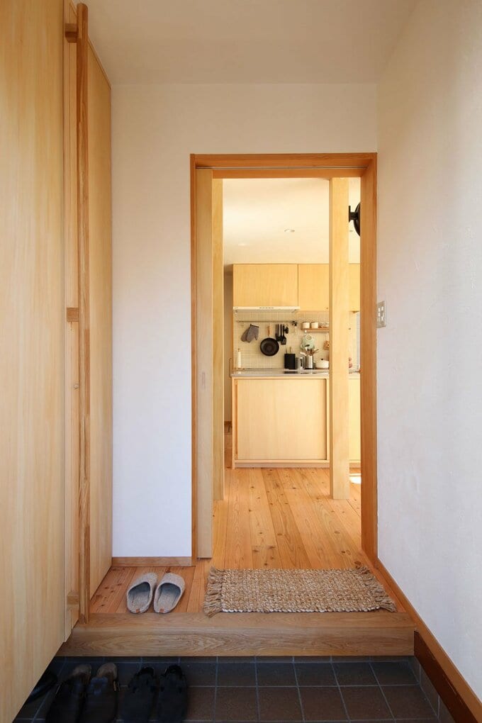 玄関は家族の人数分の靴を並べられる、幅があるといい