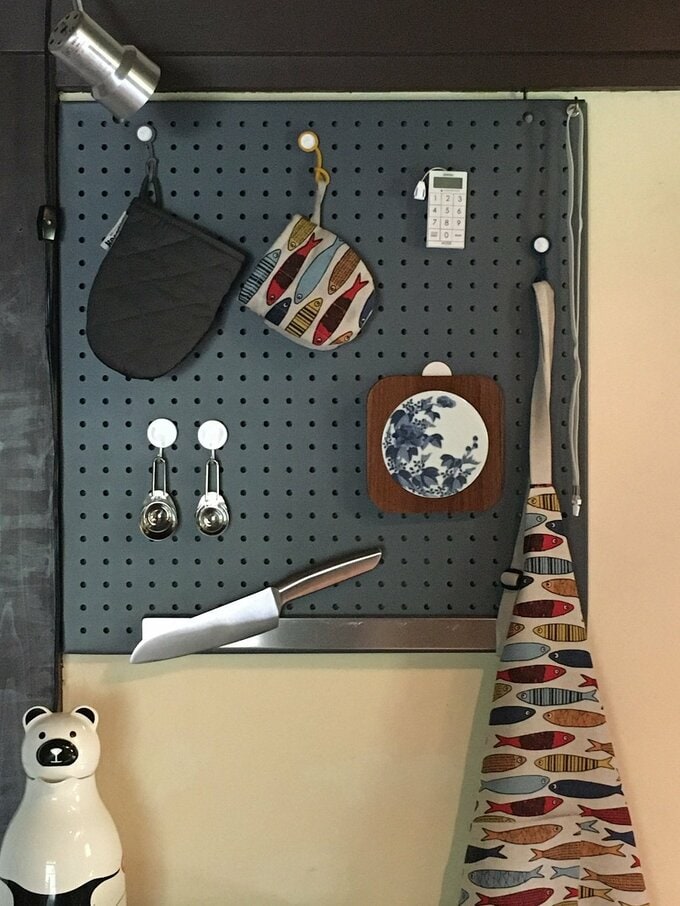 スチール製ペグボードを設置