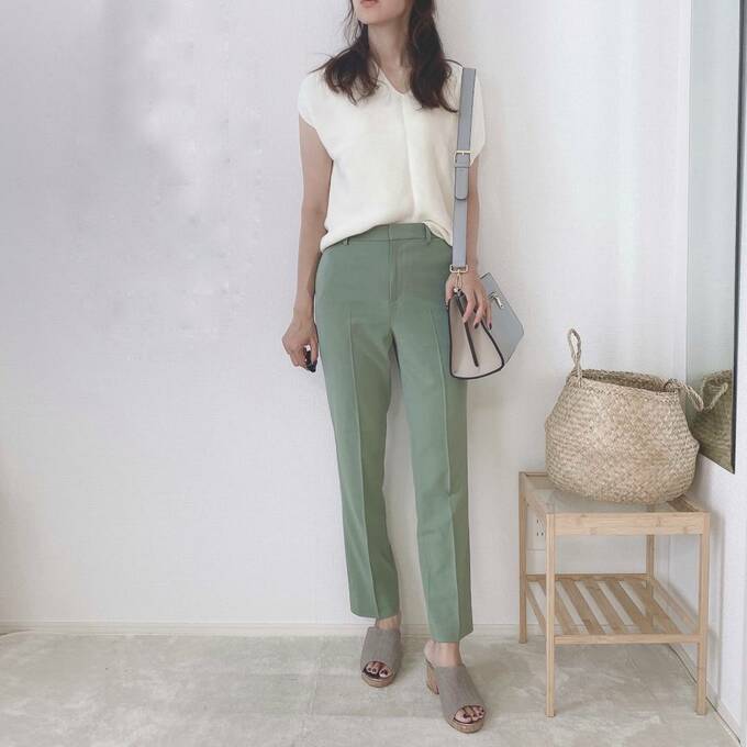 半袖ニットと合わせてきれいめカジュアルコーデ