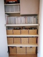製菓道具は仕切りを活用してカゴにまとめる