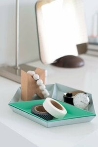 アクセサリーなどをちょっと置くのにぴったりです