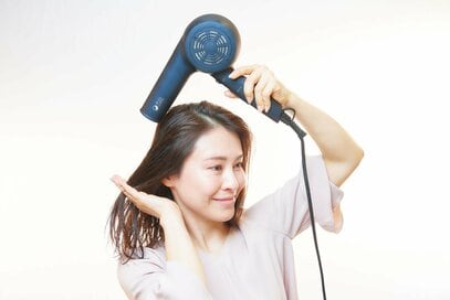 白髪は染めるorぼかす？40代からの「老け見えしない」ヘアケア術