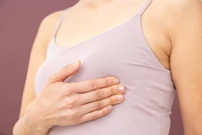 約9人に1人はかかる「乳がん」。高齢出産、初潮が11歳以下、閉経が遅い人はリスク高