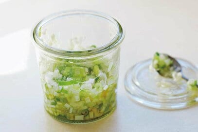 一度つくったらやみつき「ゴマ油の万能ダレ」。魚やうどんにぴったり、アレンジ無限大