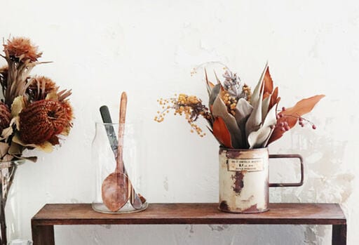 リメイクした空き缶を使ったフラワーアレンジ