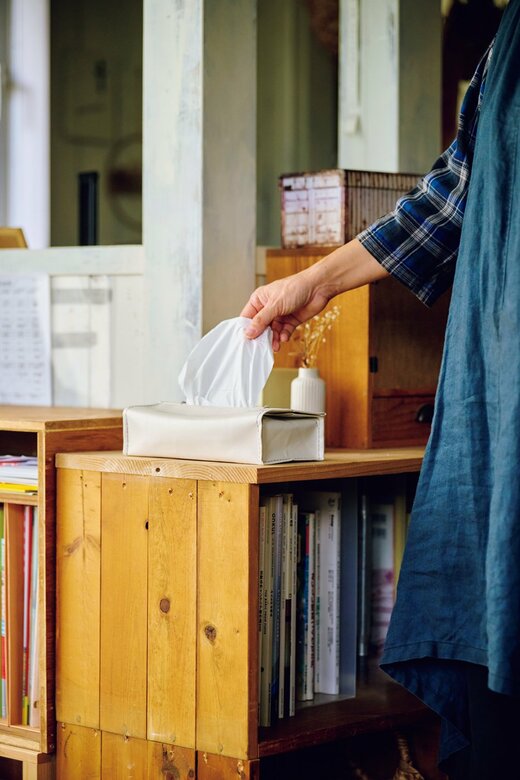 ティッシュを取る仕草