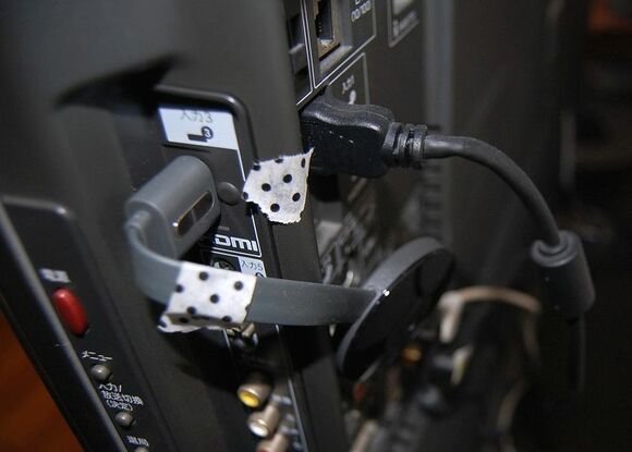 マスキングテープなら文字の書き込みもできるので、なんのコードかを書いておくのもいいでしょう