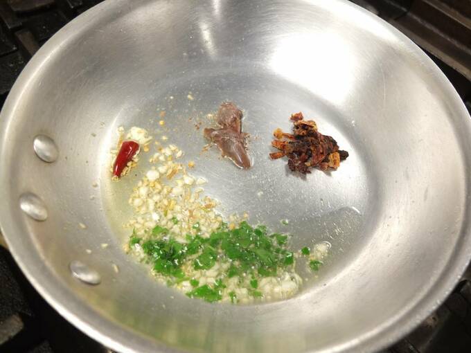 アンチョビを入れる