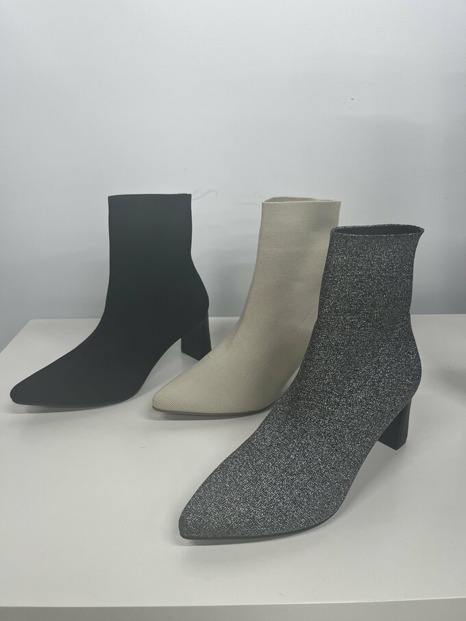 ポインテッドニットブーツ